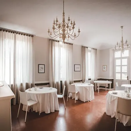 Adelaide Relais & Wine Calamandrana