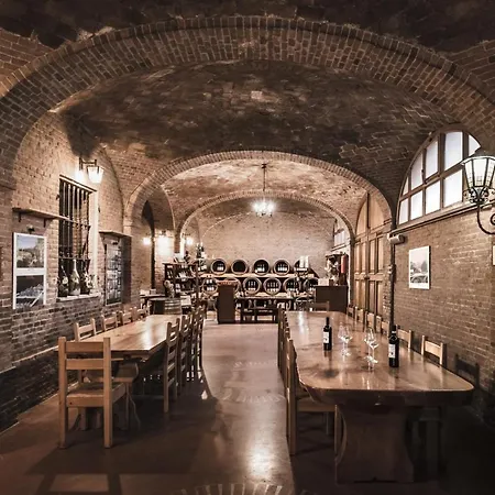 Adelaide Relais & Wine