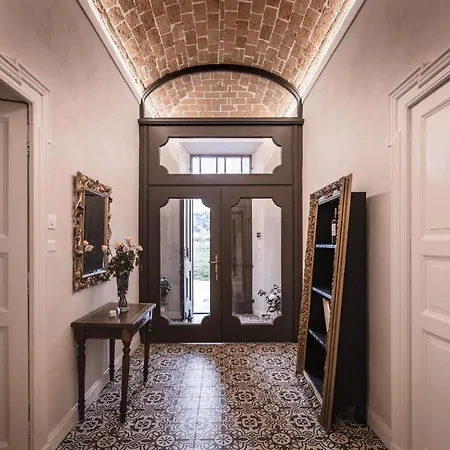 Adelaide Relais & Wine