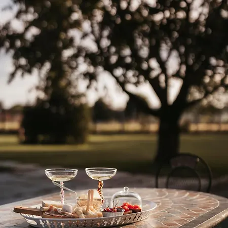 Adelaide Relais & Wine Calamandrana