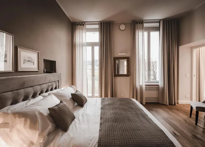 Adelaide Relais & Wine *