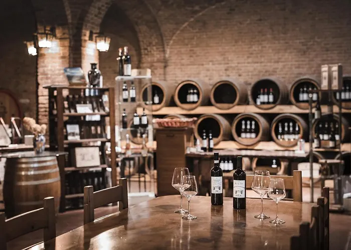 Курортный комплекс Adelaide Relais & Wine Каламандрана