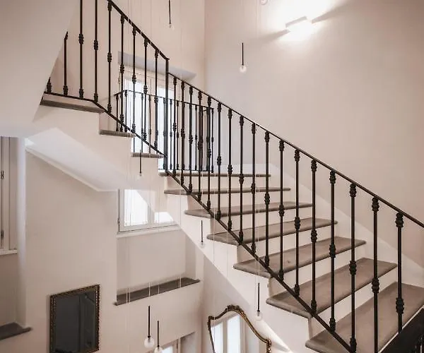 Adelaide Relais & Wine *