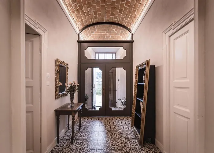 Adelaide Relais & Wine